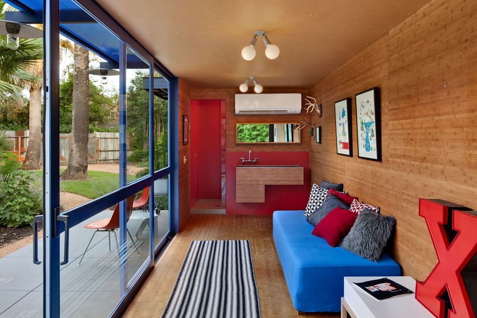 Container Guest House - living room