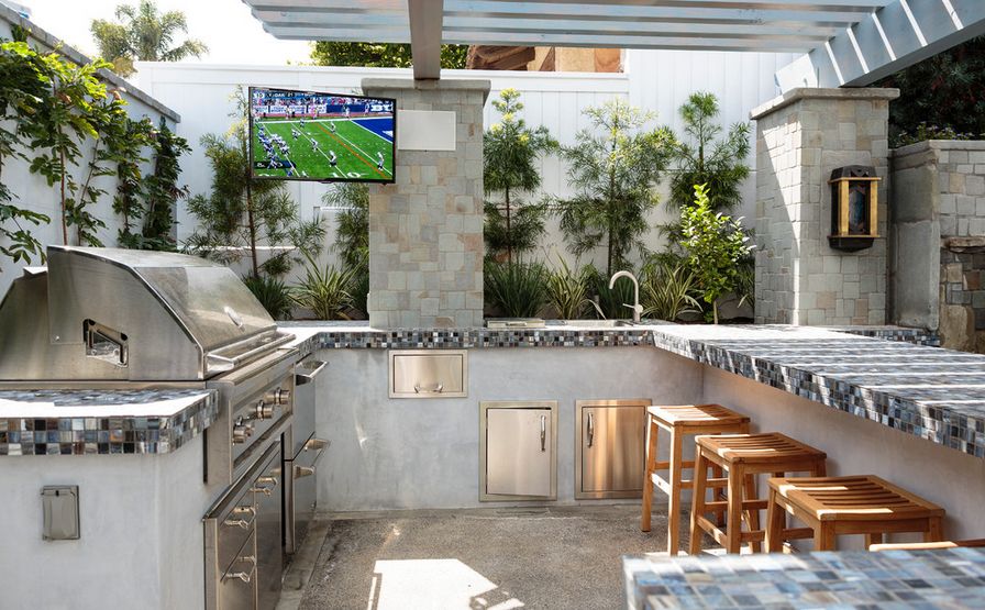 Urban outdoor kitchen with mosaic countertop