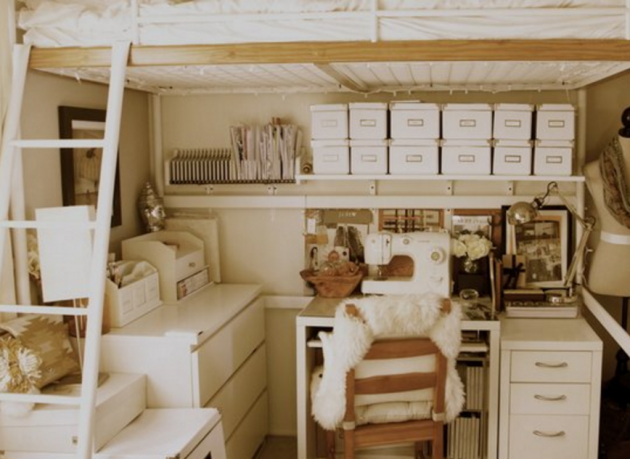 Дизайн квартиры-студии: кровать-чердак