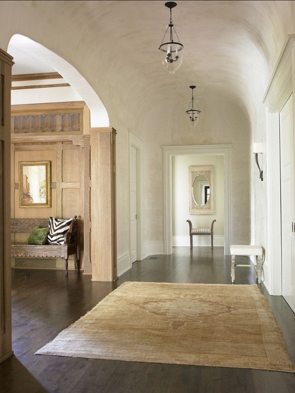 Шикарная венецианская штукатурка в коридоре фото