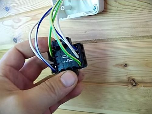 Схема подключения проходного выключателя с 2х мест: порядок выполнения монтажных работ