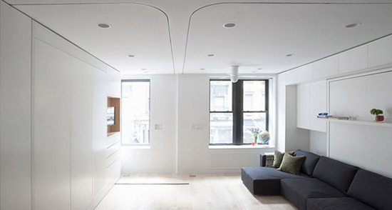 Большая гостиная со сложенными кроватями