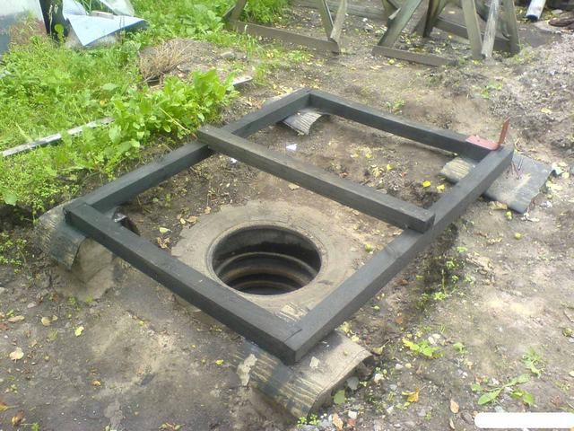 Выгребная яма из старых автомобильных покрышек