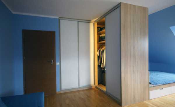Дизайн углового встроенного шкафа в спальню