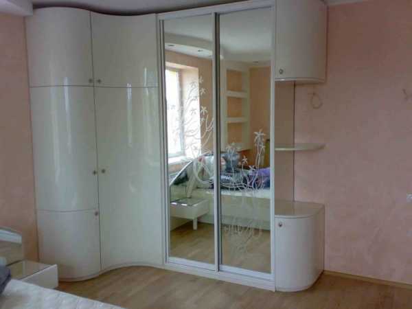 Удобный шкаф для маленькой квартиры