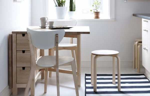 Стол и стульчики для кухни
